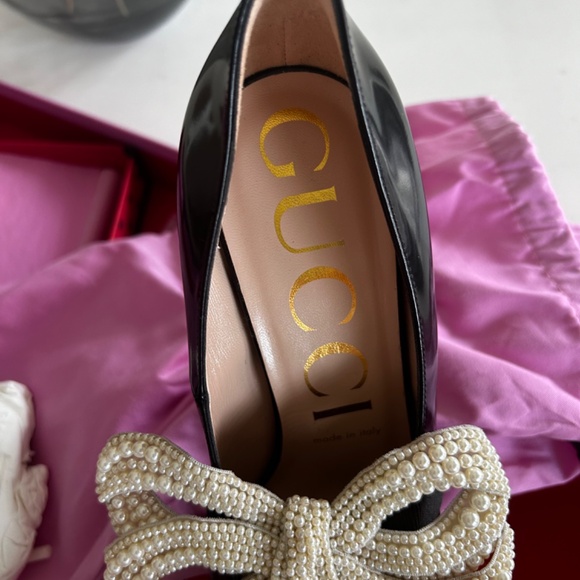 Auth new in box Gucci Elaisa black leather pumps with pearl bows size 38.5 - Picture 4 of 12